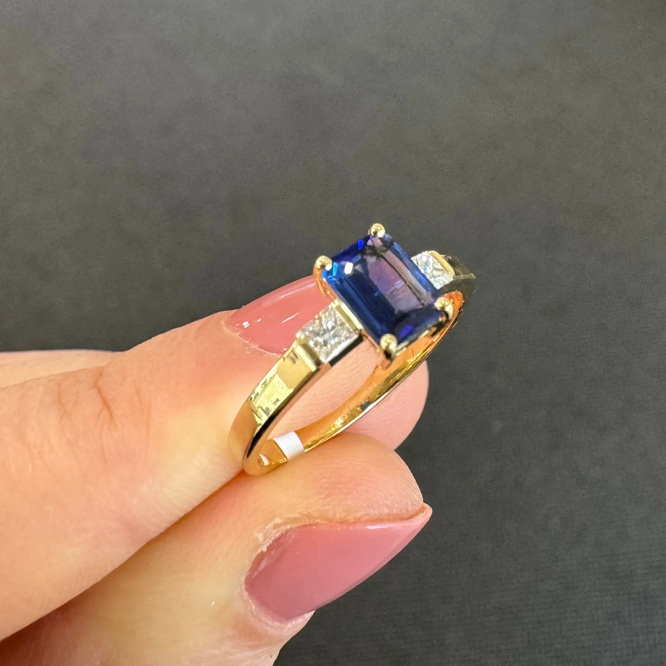 18ct Yellow Gold Sapphire & Diamond Ring