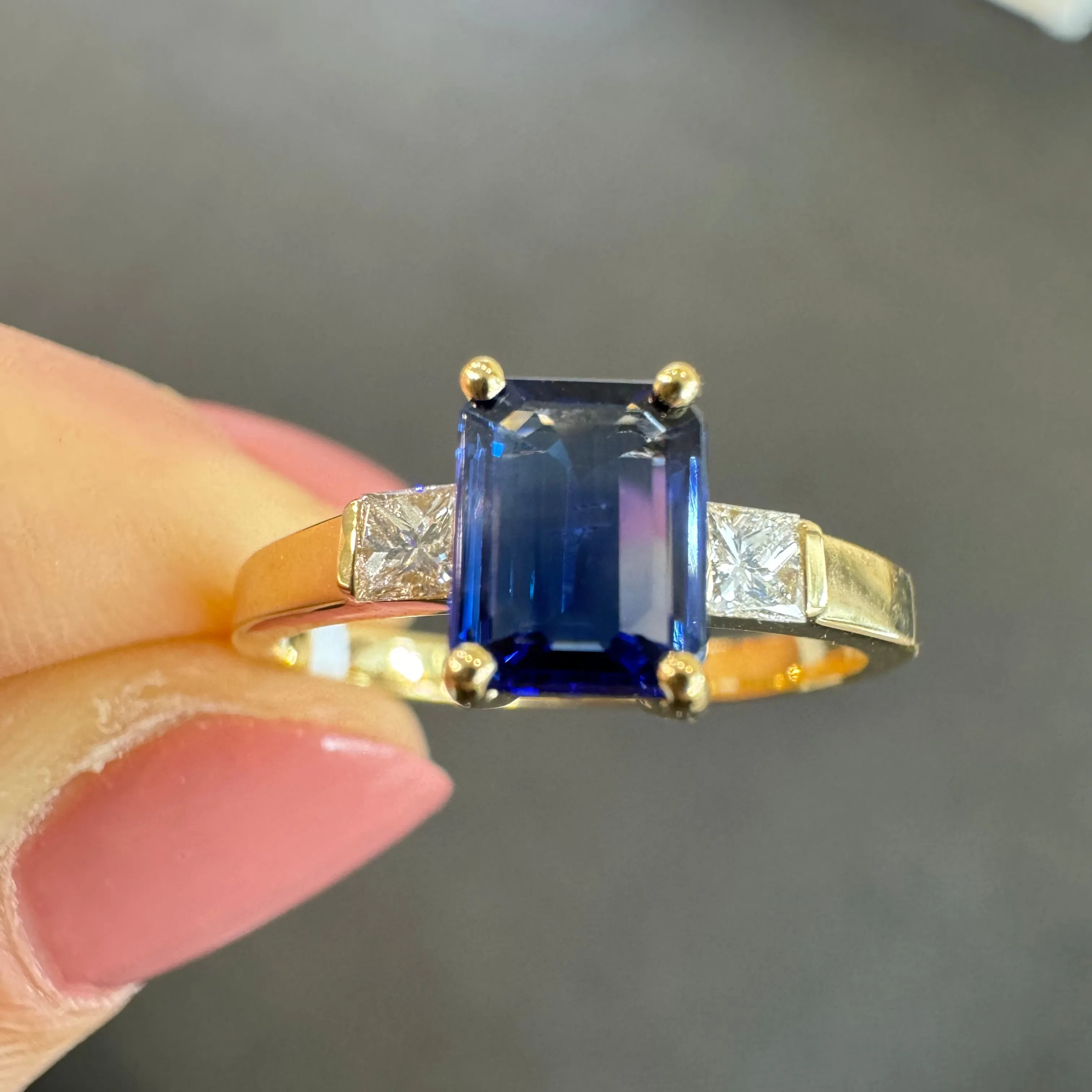 18ct Yellow Gold Sapphire & Diamond Ring